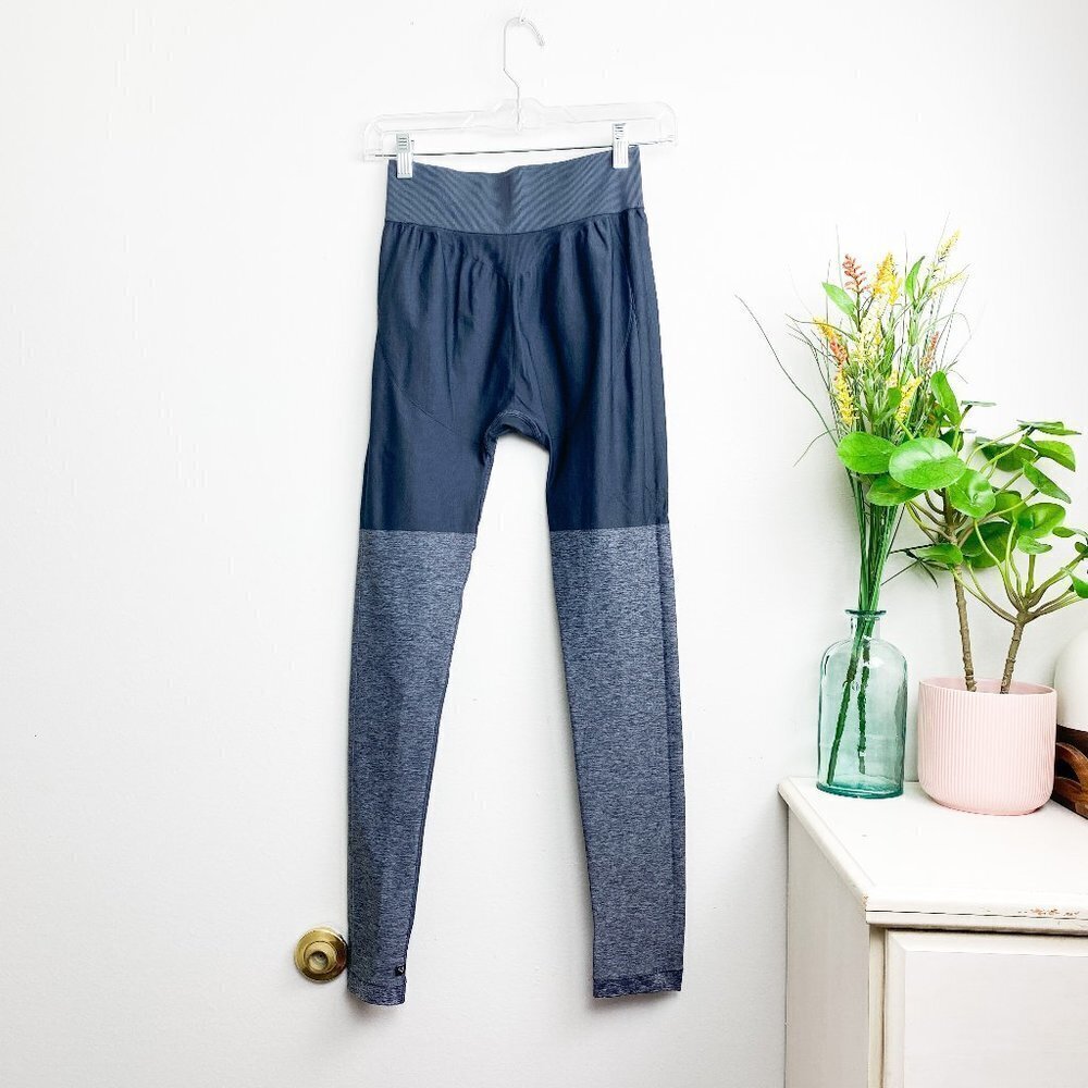 🦋 GYMSHARK Two Tone Black Gray Seamless Leggings Size XS